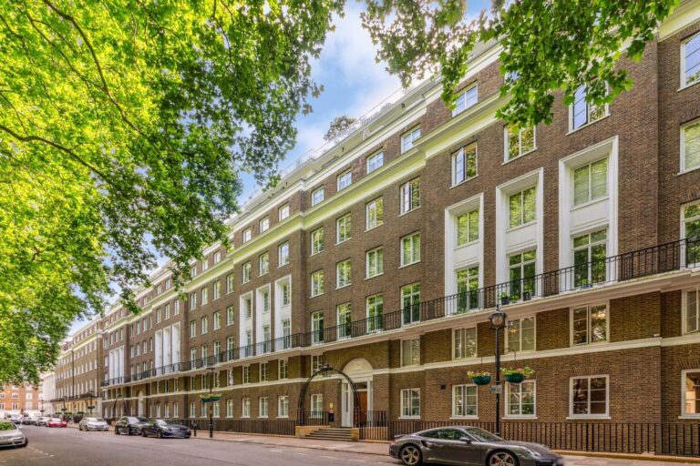 Huge Lateral Apartment – Bryanston Square, Marylebone, W1H