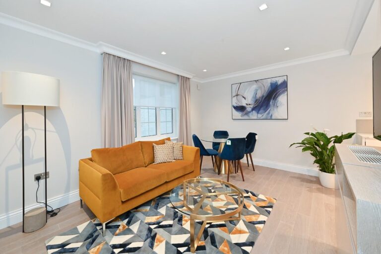 Red Lion Yard, Mayfair, W1J