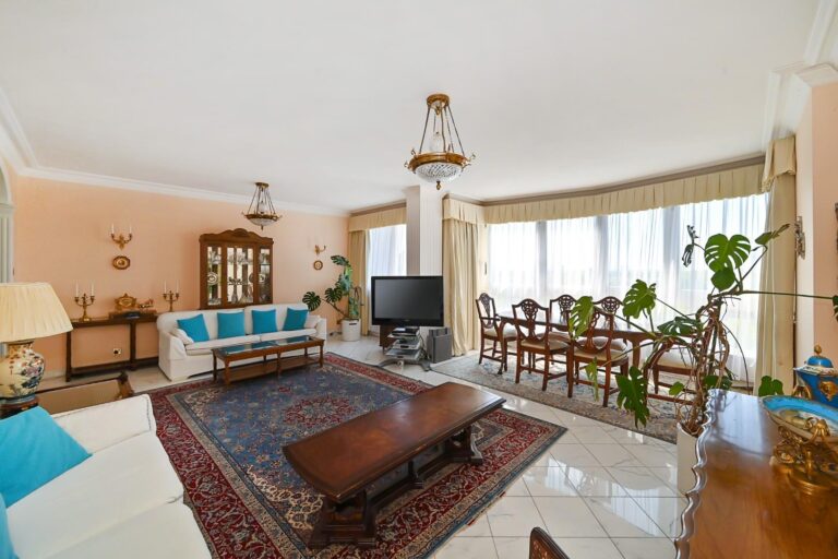 Raynham, Norfolk Crescent, Hyde Park, W2