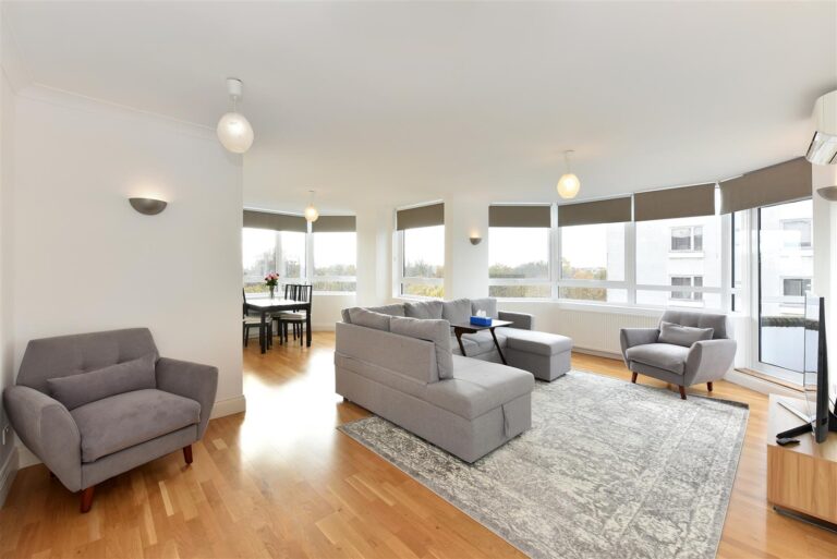 Stunning Views Over The Park – Hyde Park Towers, London, W2