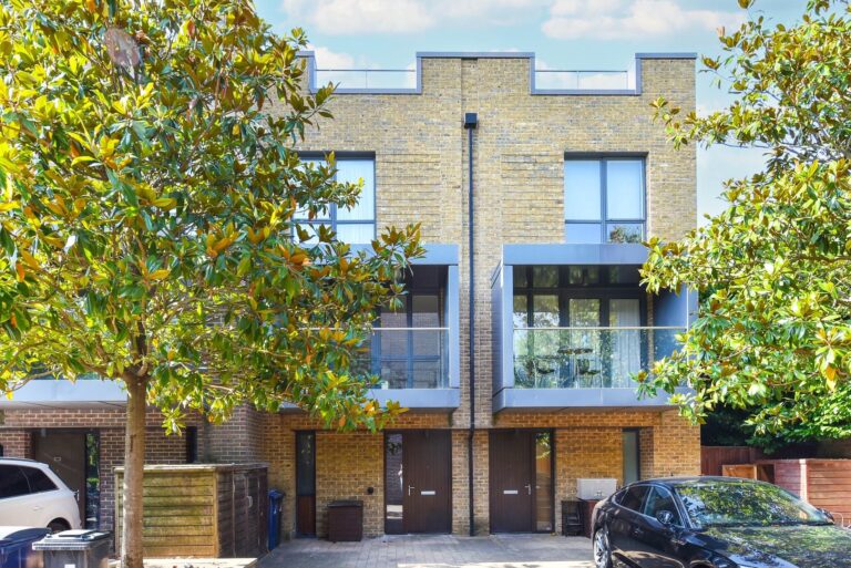 Sir Alexander Close, Acton, London W3